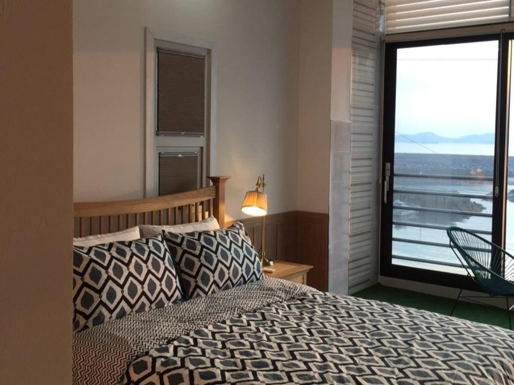 Namhae Ocean Lounge Pension Rom bilde