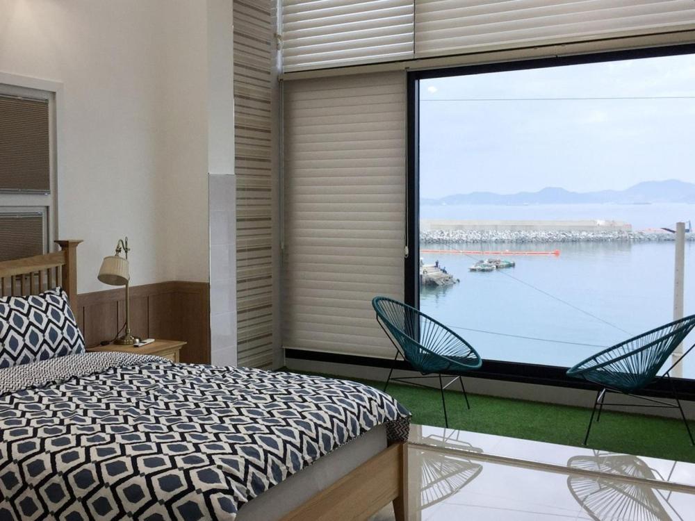 Namhae Ocean Lounge Pension Rom bilde